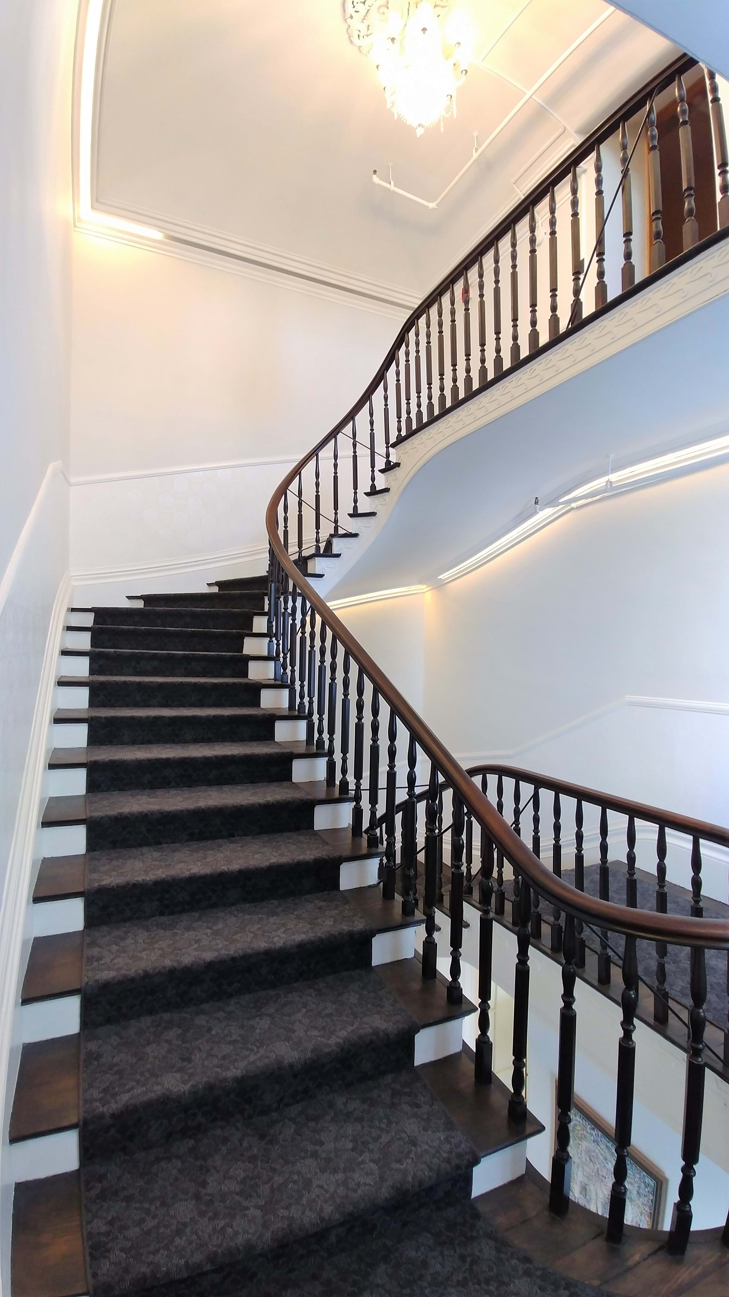 Restauration d'un escalier de manoir.