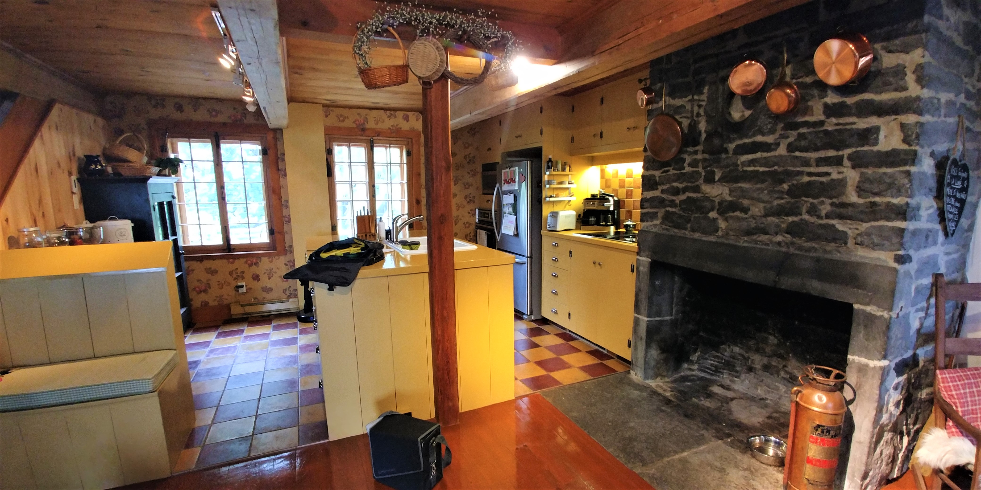 Maison style colonial-français de 1774 à L'Acadie