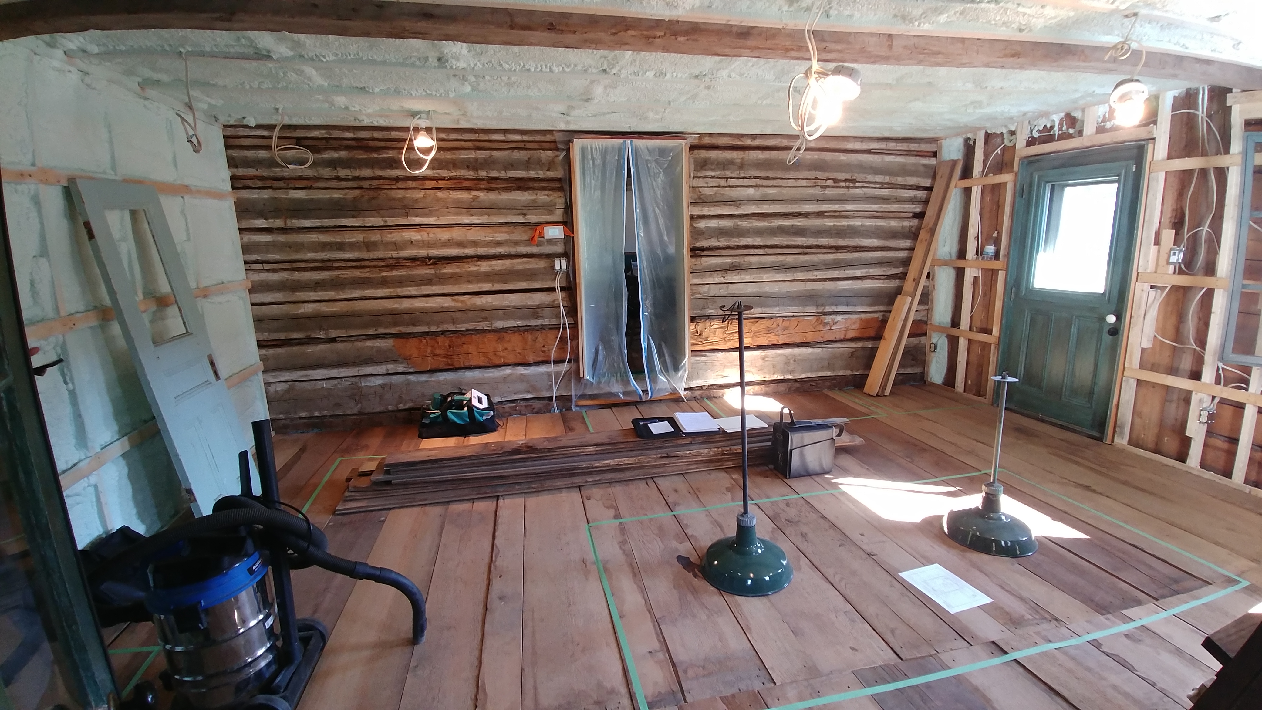 Cuisine blanc antique à Sainte-Adèle