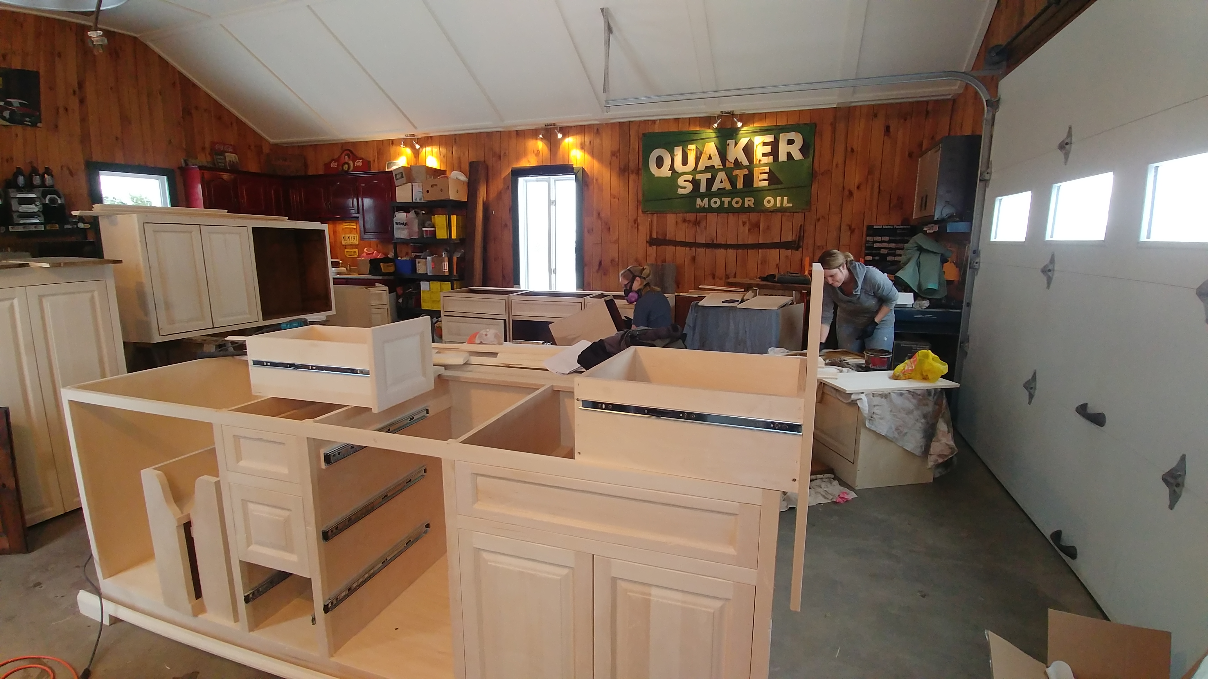 Cuisine blanc antique à Sainte-Adèle