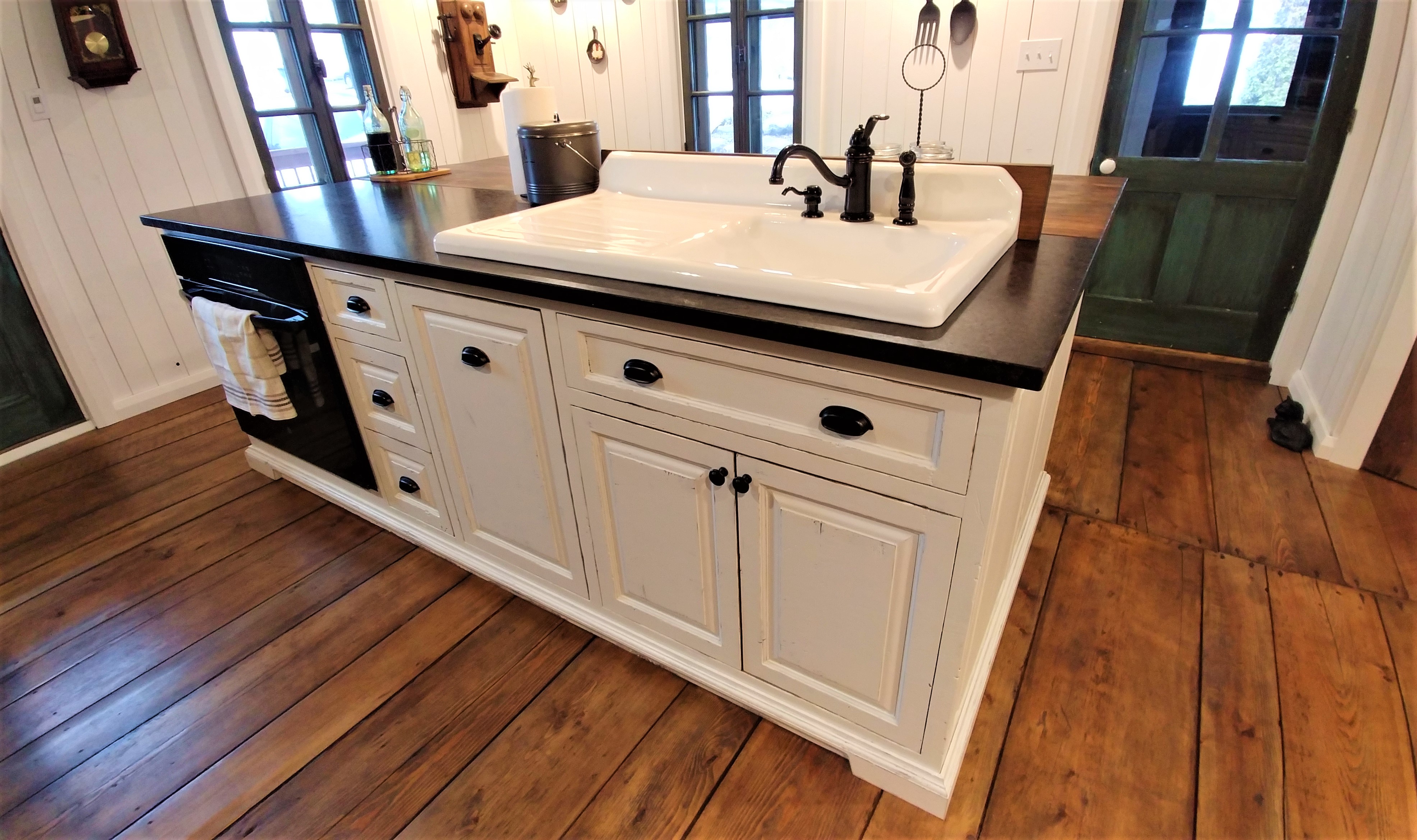 Cuisine blanc antique à Sainte-Adèle