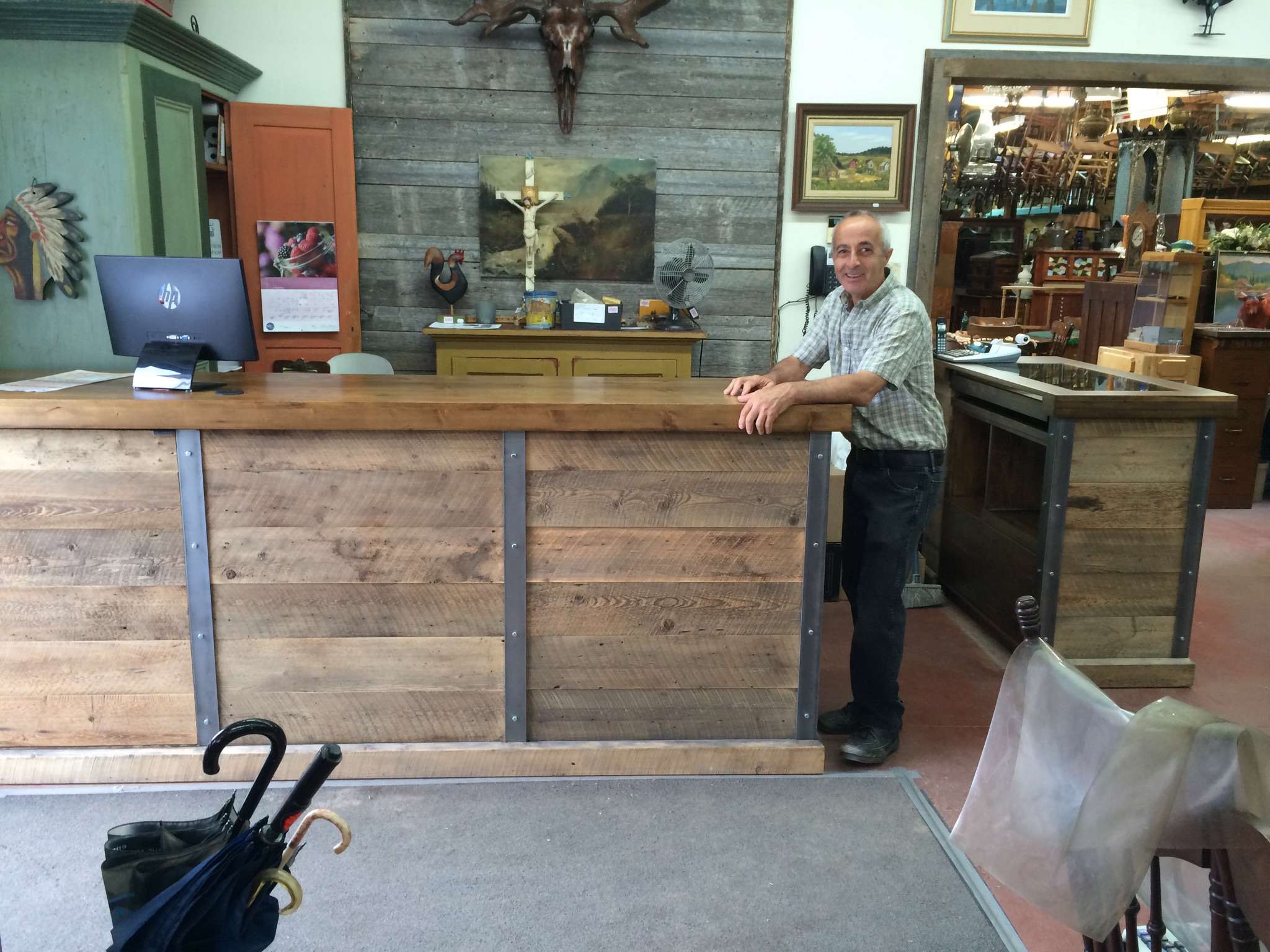 Comptoir de vente chez Antiquité Michel Prince