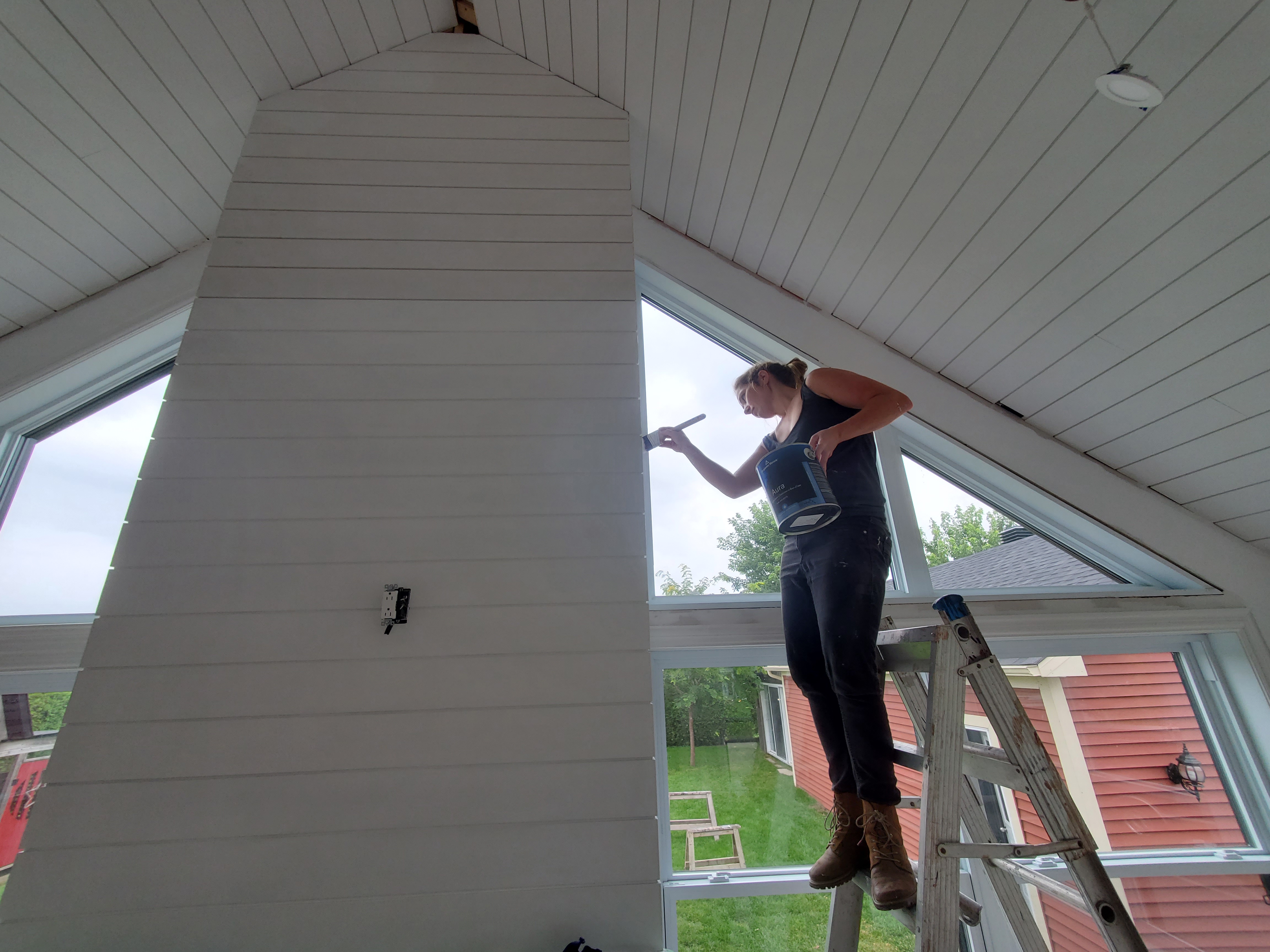 Verrière avec foyer et poutres