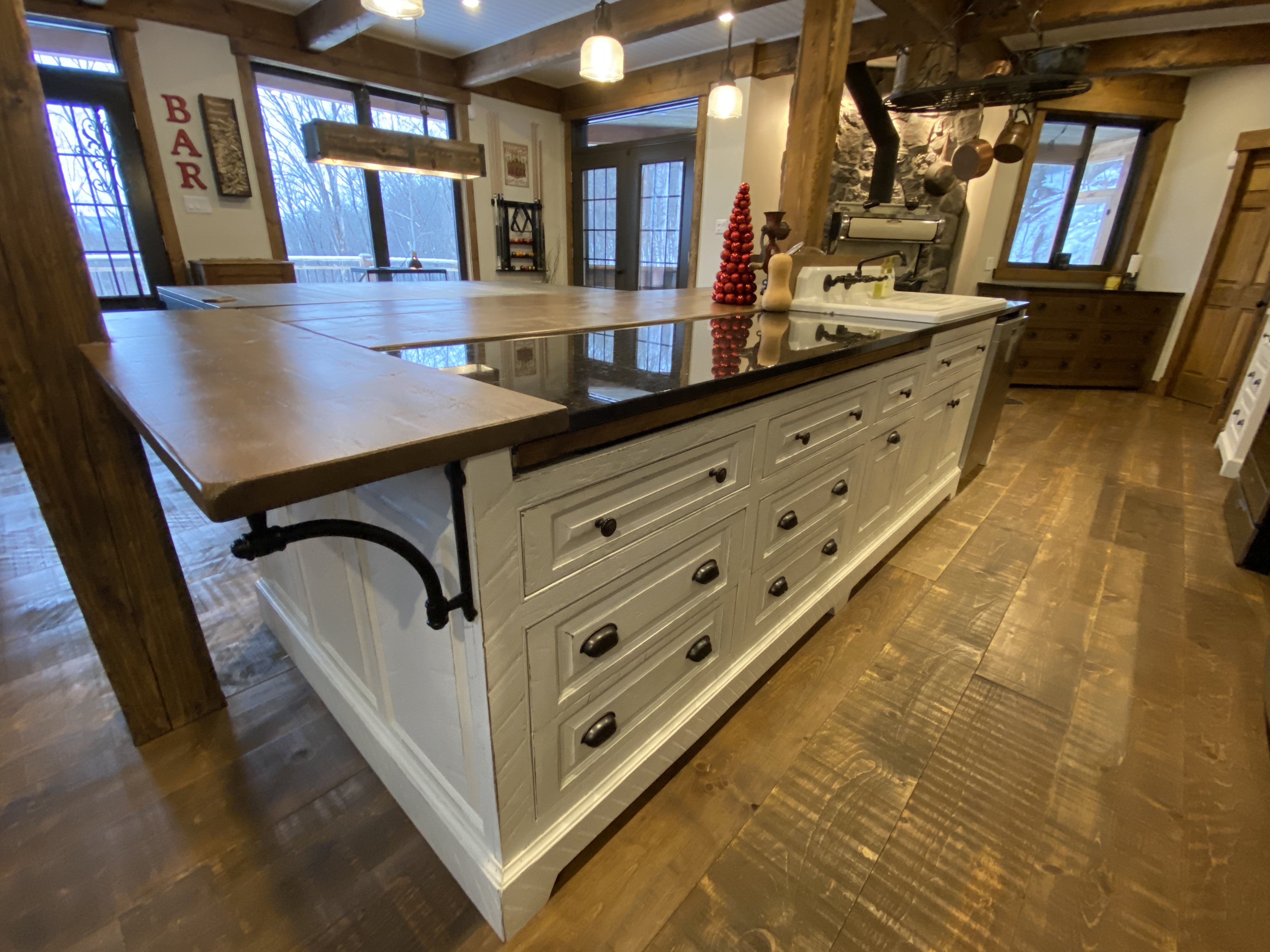 Construction style ranch-rustic dans les Laurentides