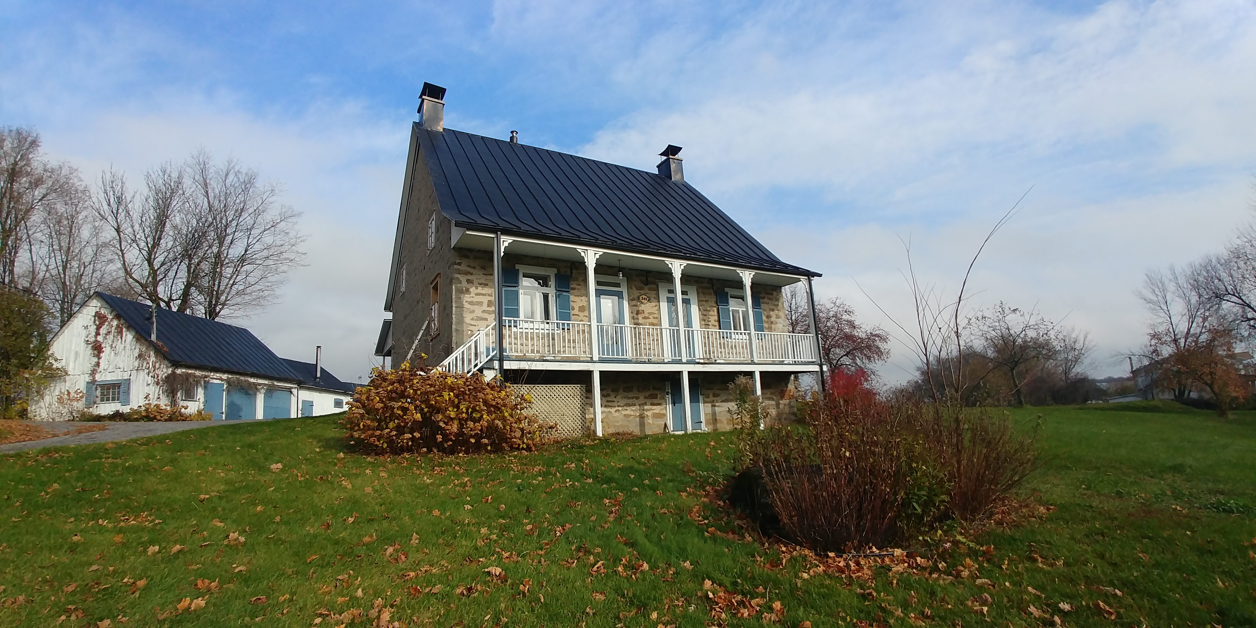 Canadienne en pierre de 200 ans