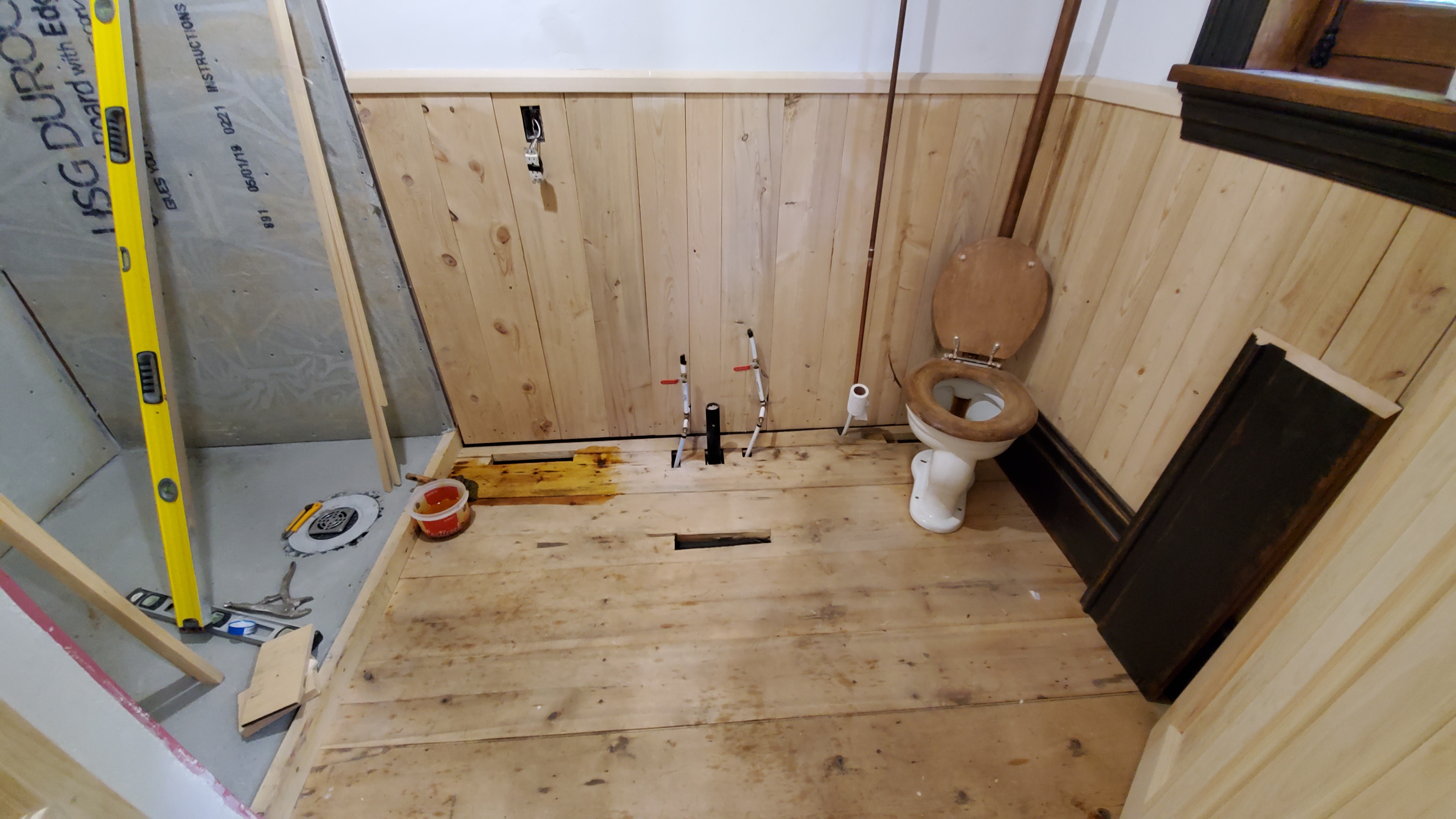 Plancher rouge usé ocre