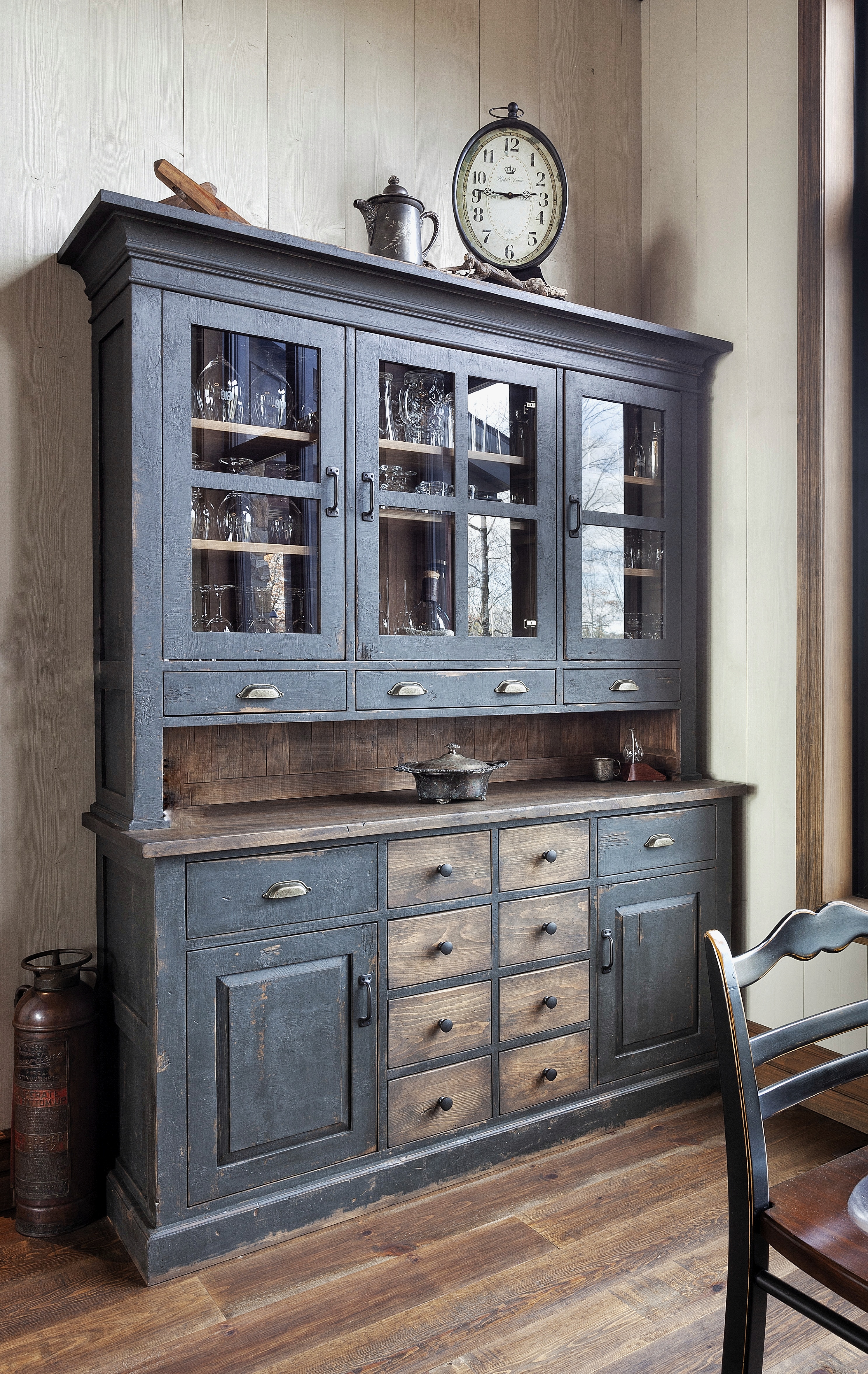 Buffet rustique pour coin bar