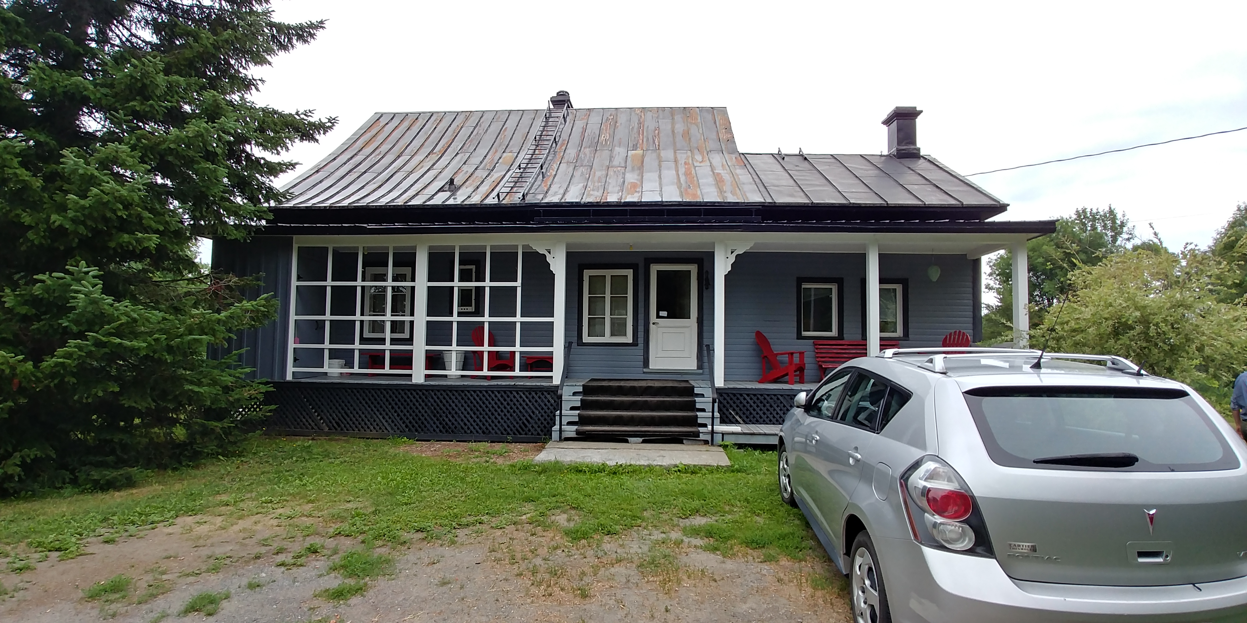 Maison en pièces sur pièces restaurée à Nicolet