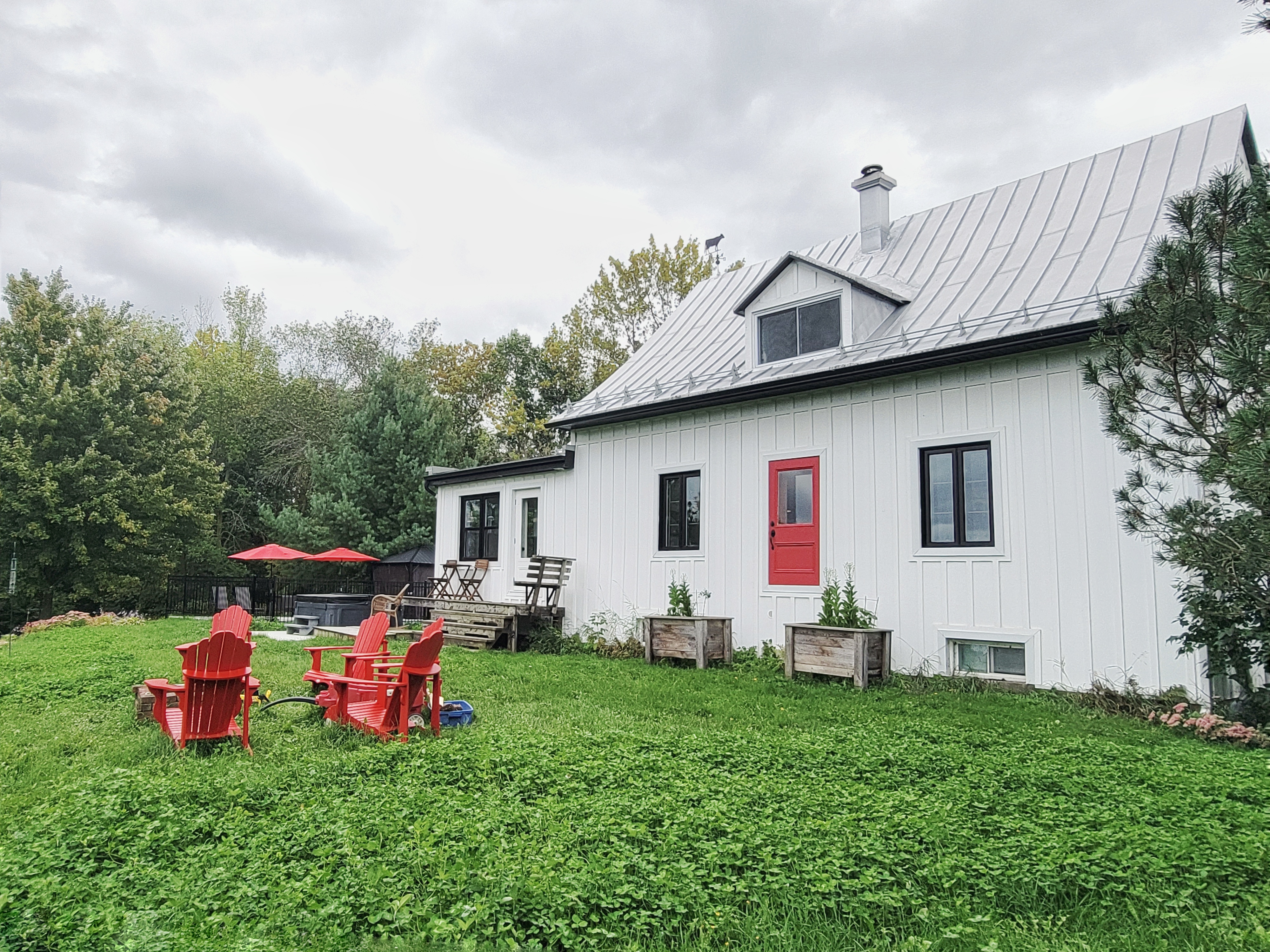 Maison en pièces sur pièces restaurée à Nicolet