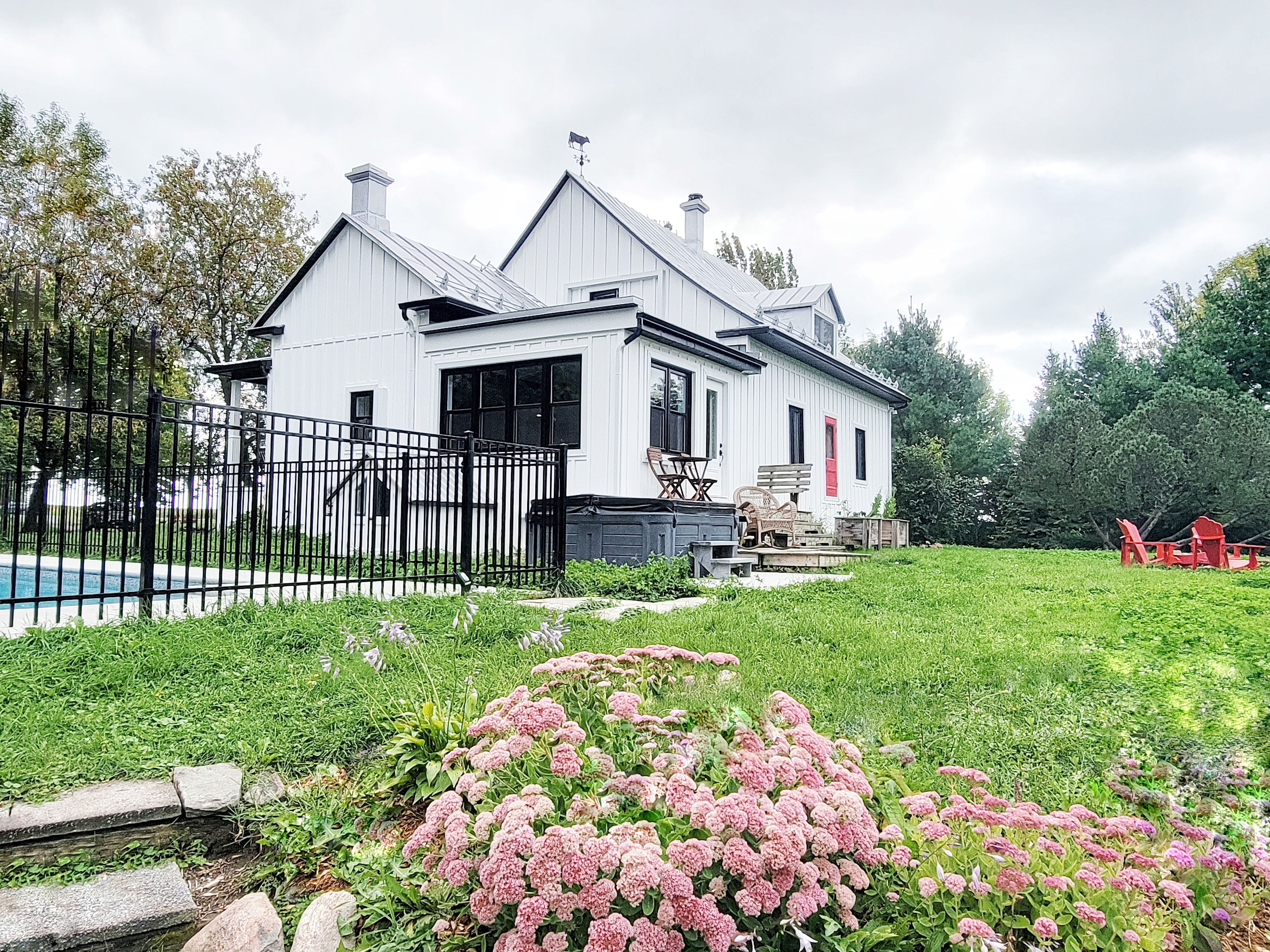 Maison en pièces sur pièces restaurée à Nicolet