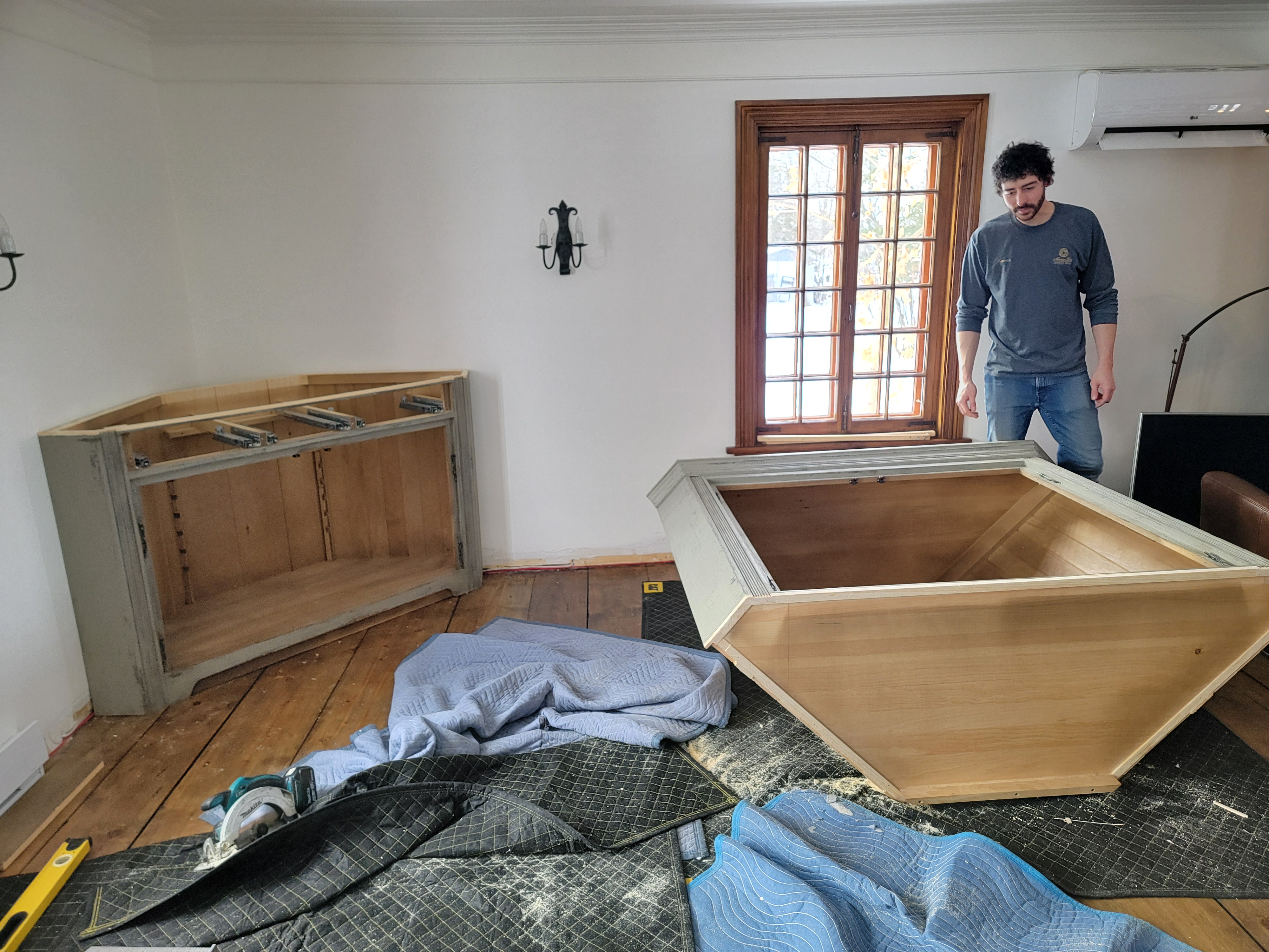 Encoignure sur patine couleur vert-de-gris