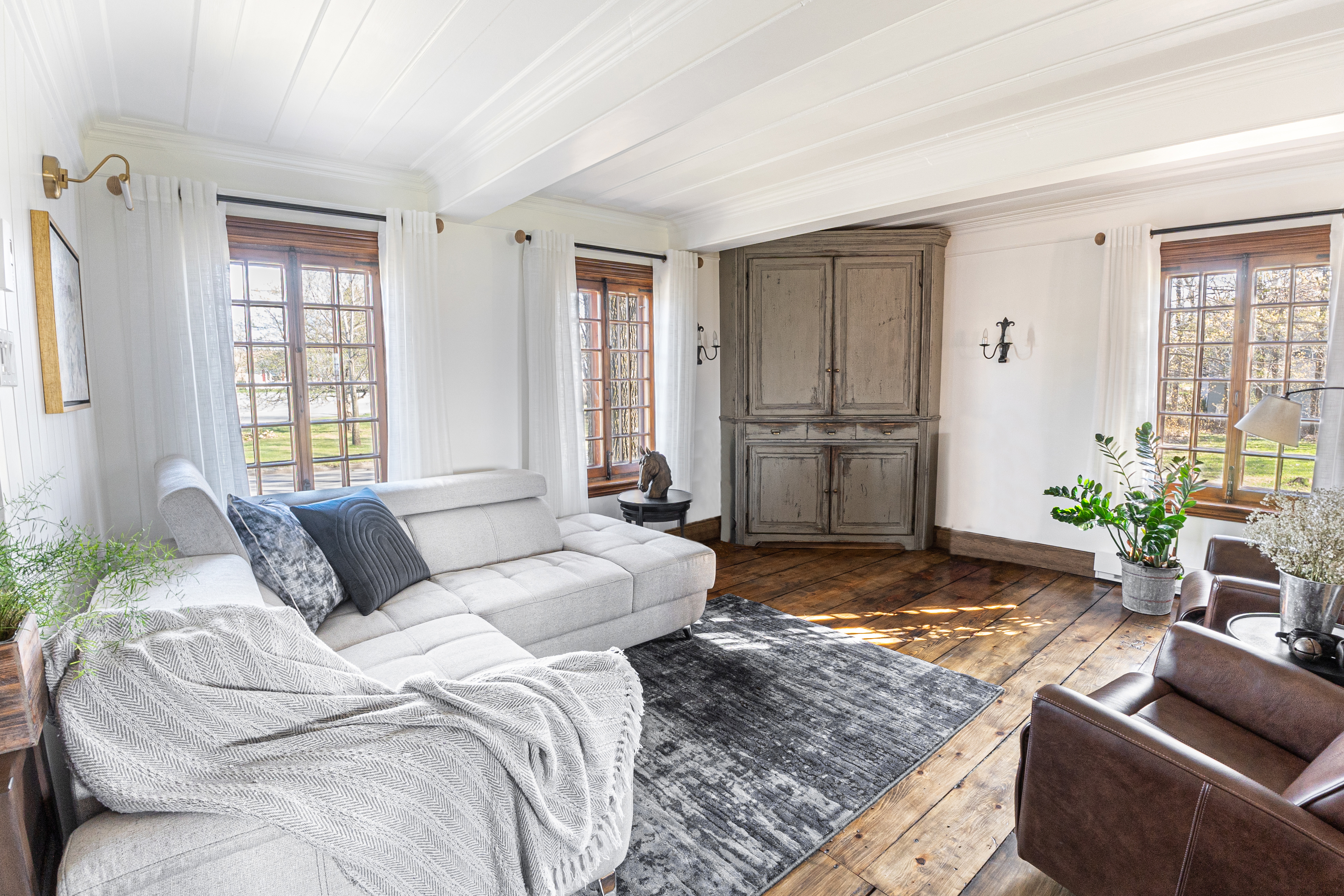 Encoignure sur patine couleur vert-de-gris