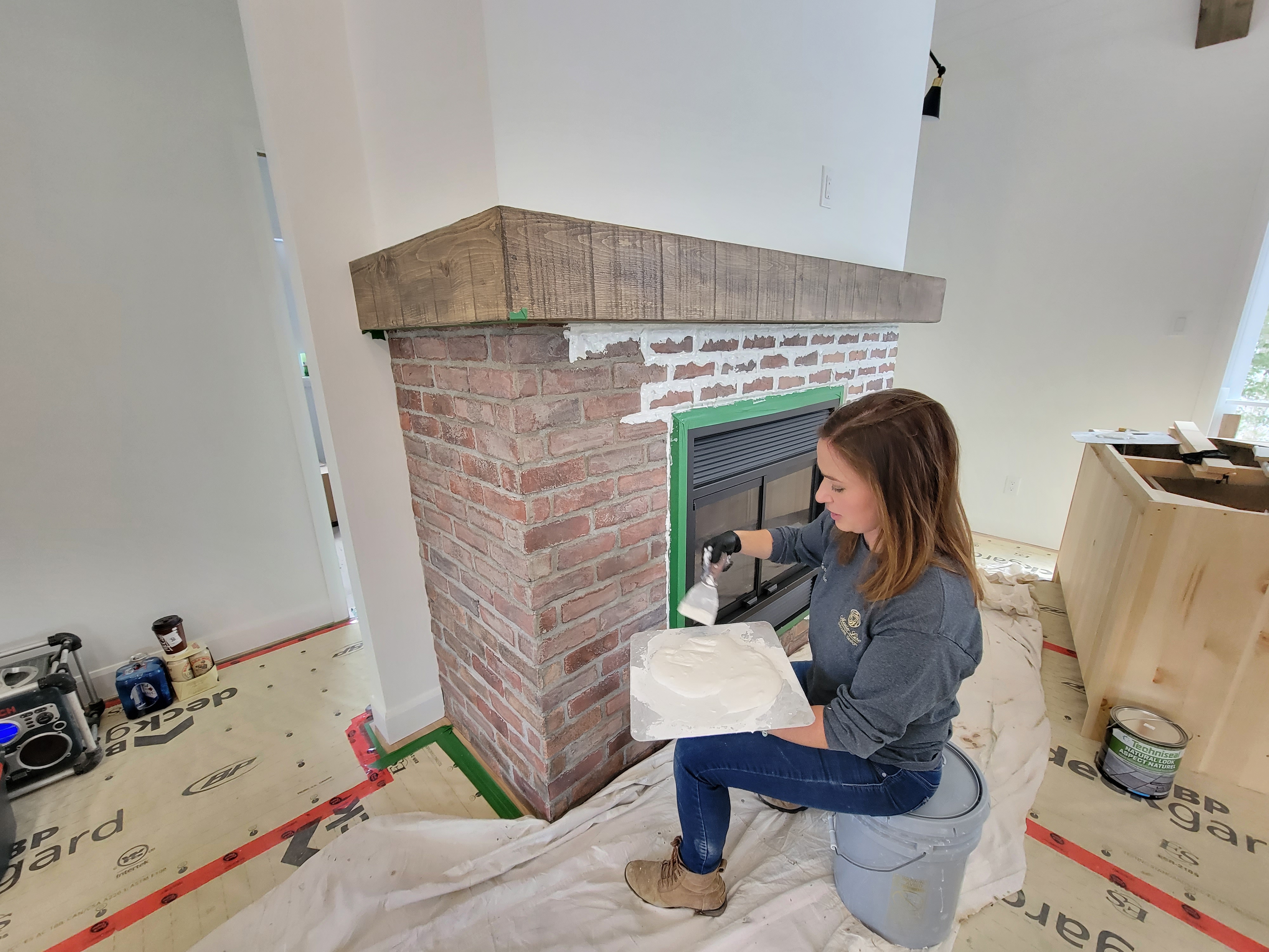 Foyer de brique enduit à la chaux