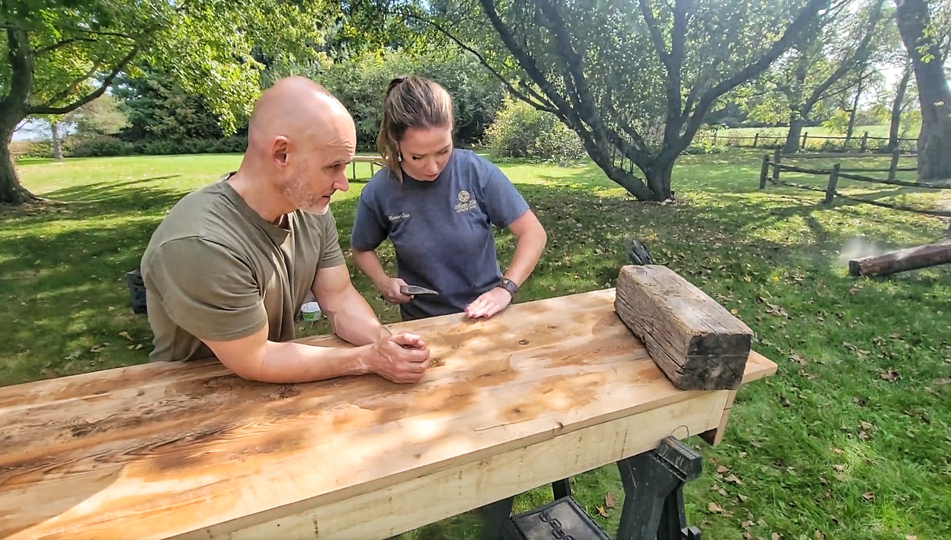 Vanité en bois antique l'Acadie