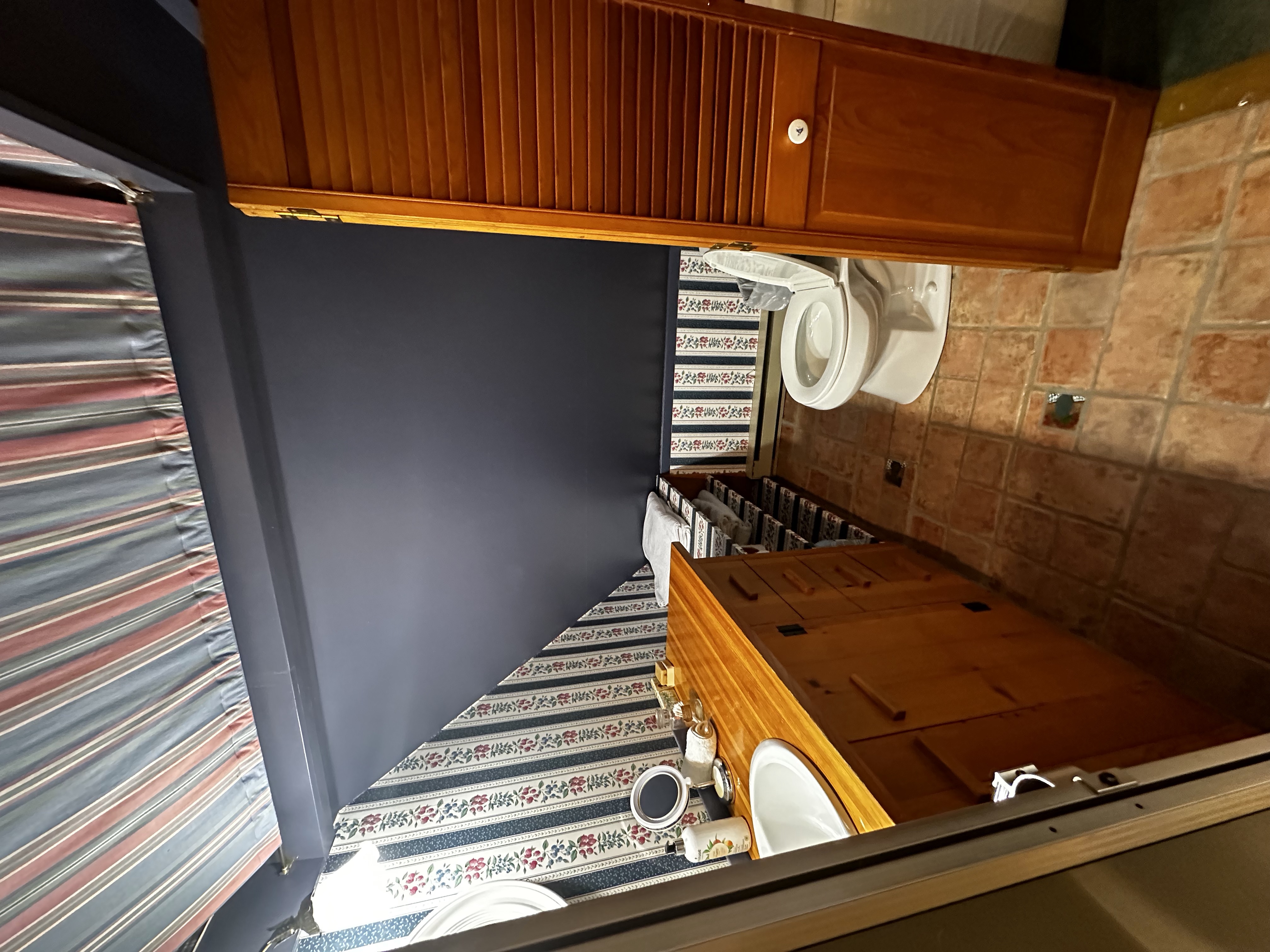 Chambres d'amis et salle de bain restaurées à l'ancienne